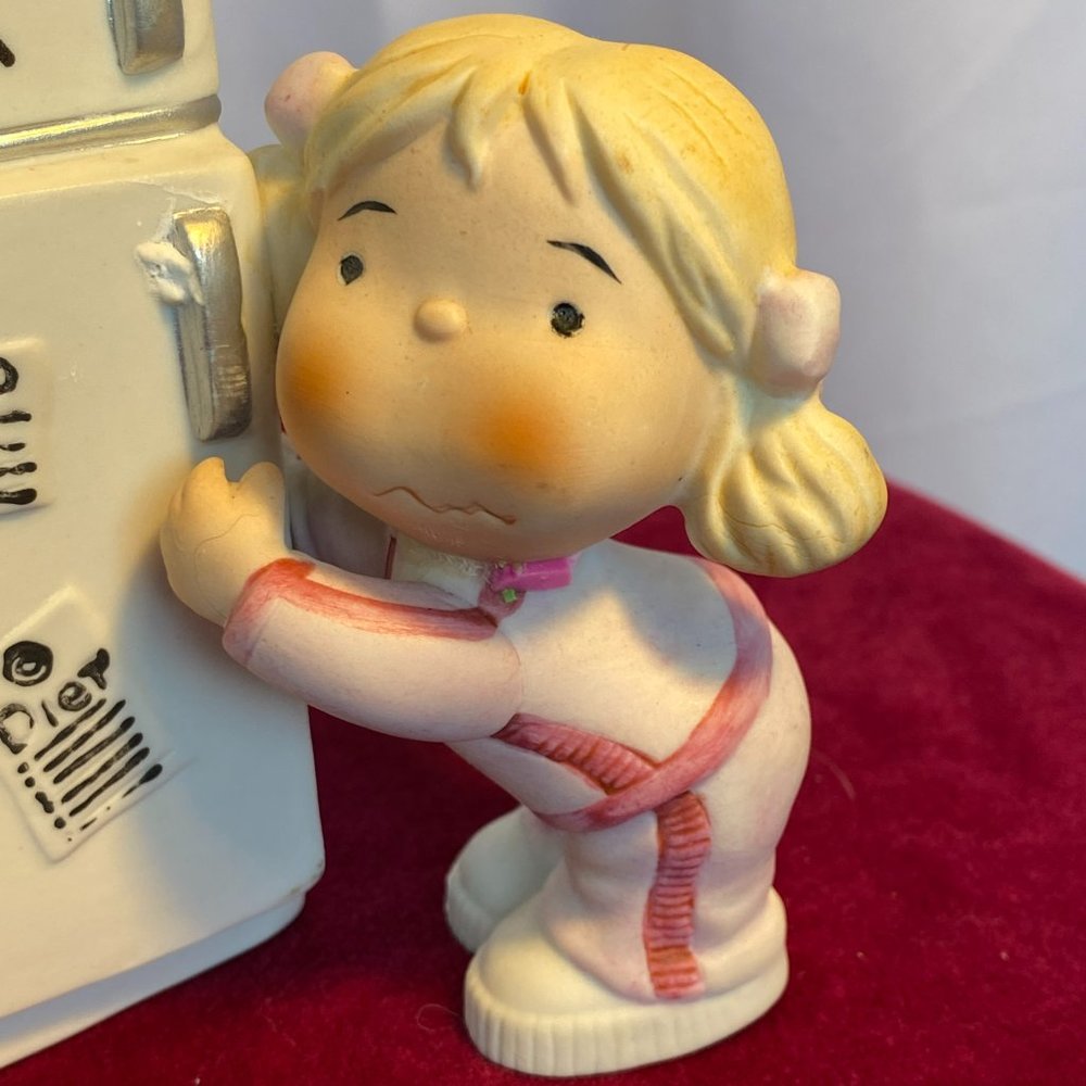 Dear God Kids Figurine - Enesco -“Don’t Look” Porcelain 1982 - Picture 2 of 8